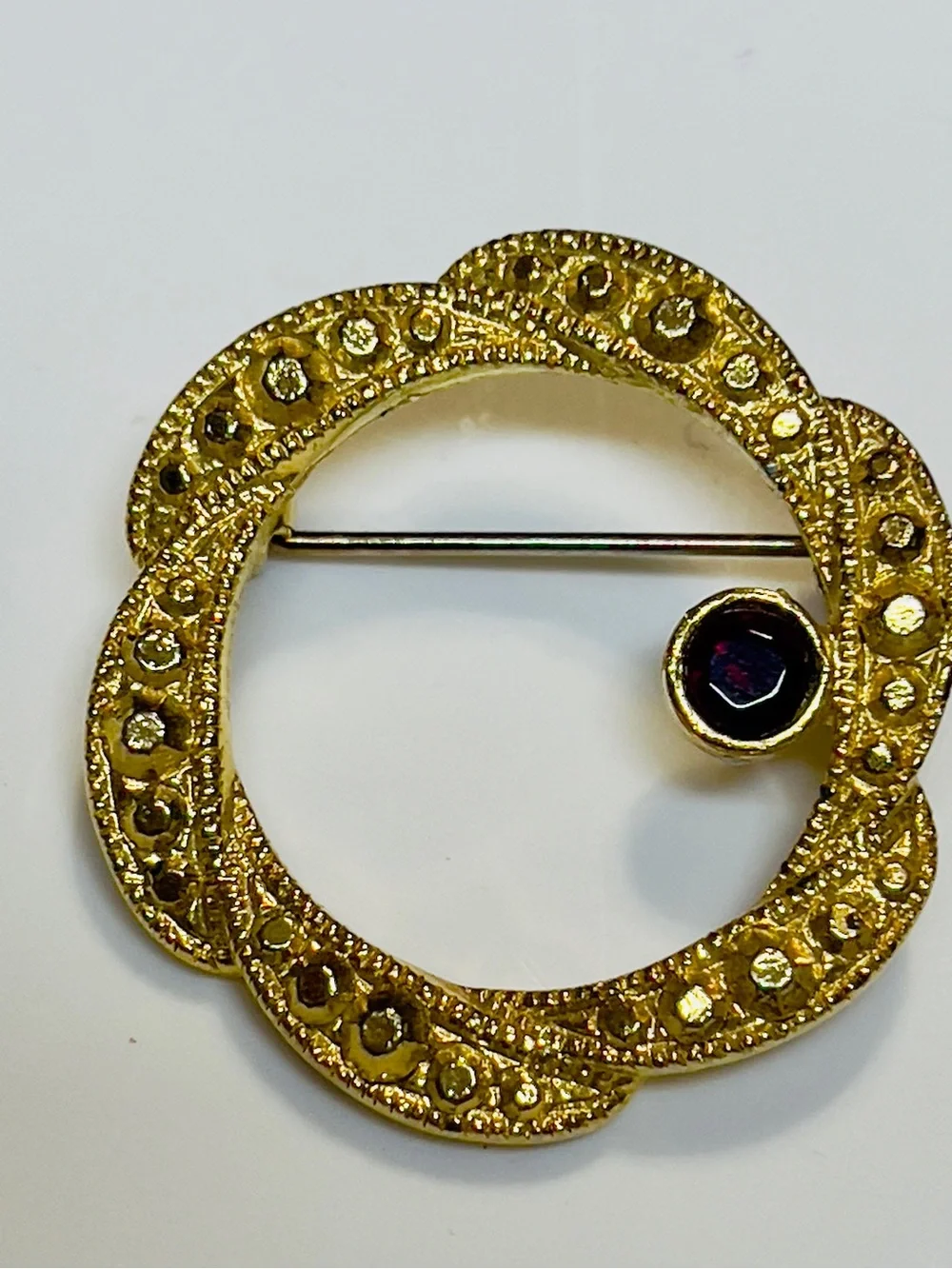 Vintage Gold Tone Round Textured with Garnet Red Rhinestone Brooch/Pin Victorian
